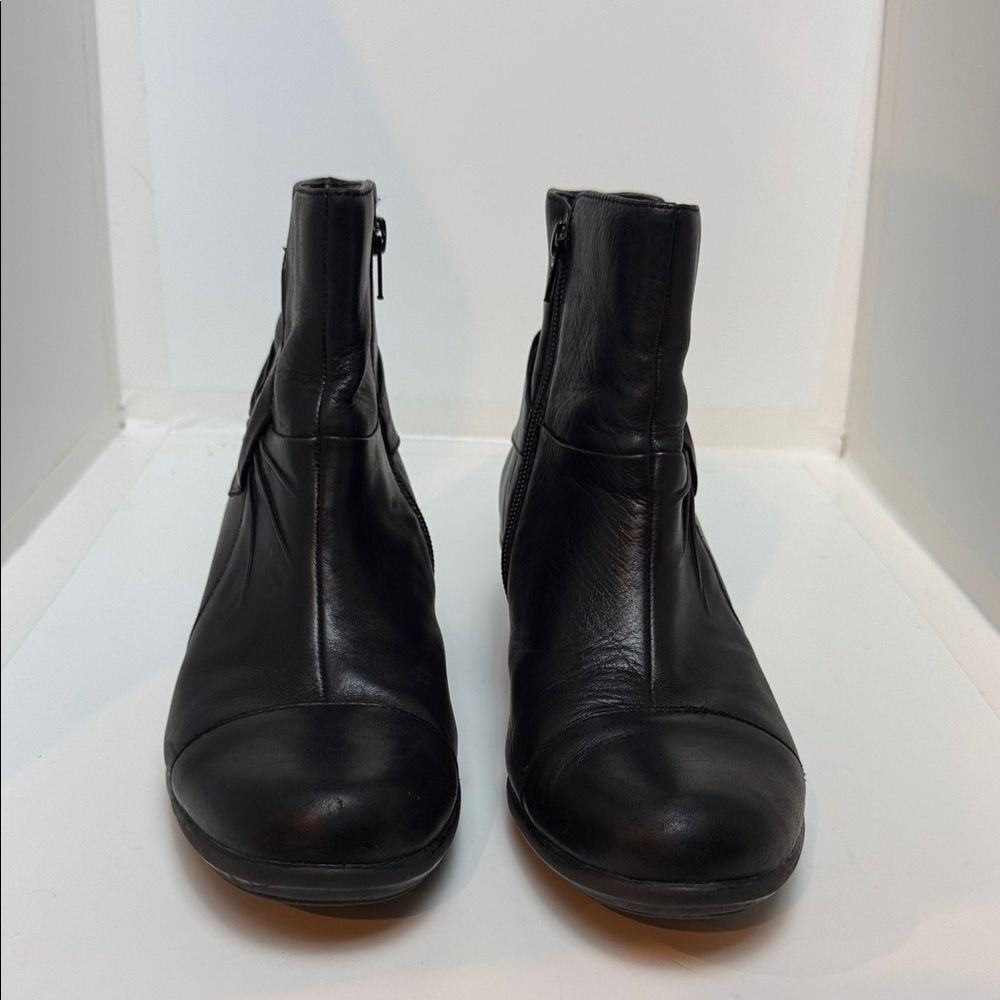 Clarks “Rosabelle” Black Leather Ankle Booties, 9.5